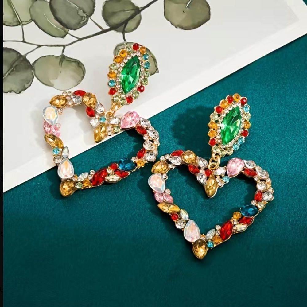 💖Large Gold Tone Colorful Rhinestone covered Heart Post Back Drop Earr…